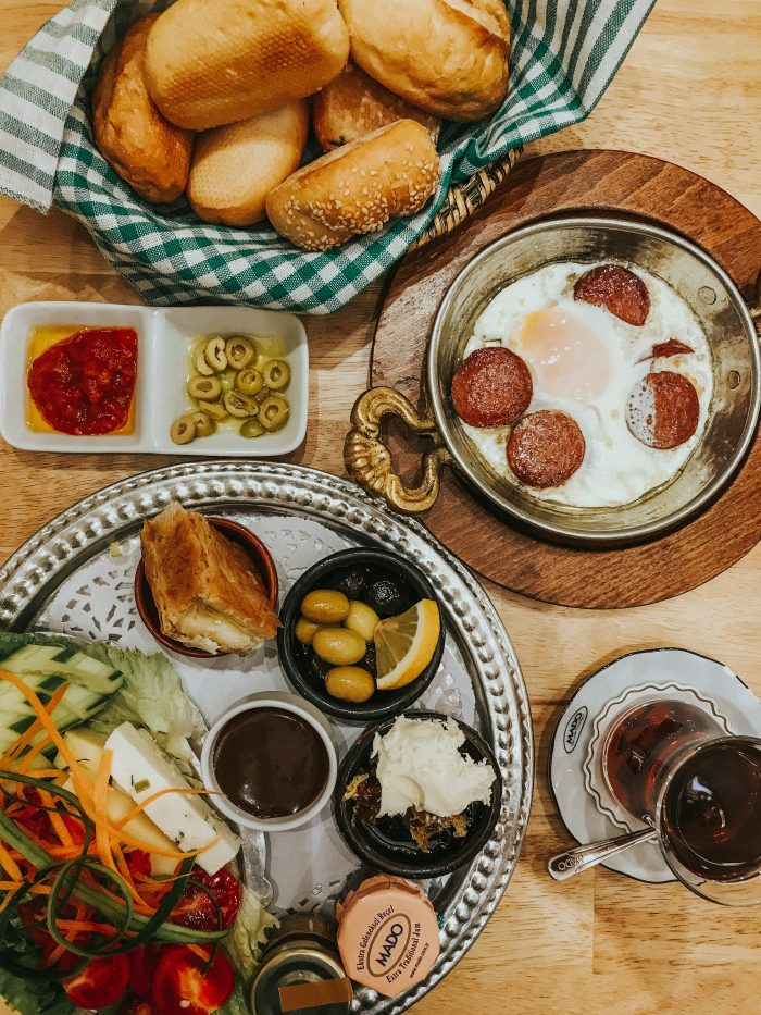 Traditional Istanbul breakfast spread — Experience the rich flavors of Turkish cuisine with Avenue Travels